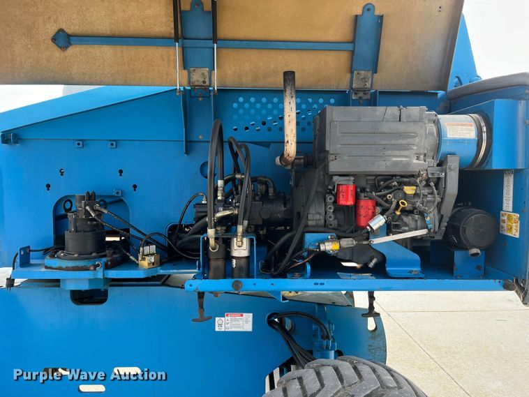 image for item LD9489 2005 Genie S-60 boom lift