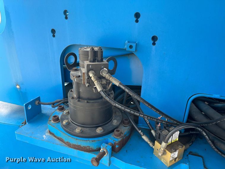 image for item LD9489 2005 Genie S-60 boom lift