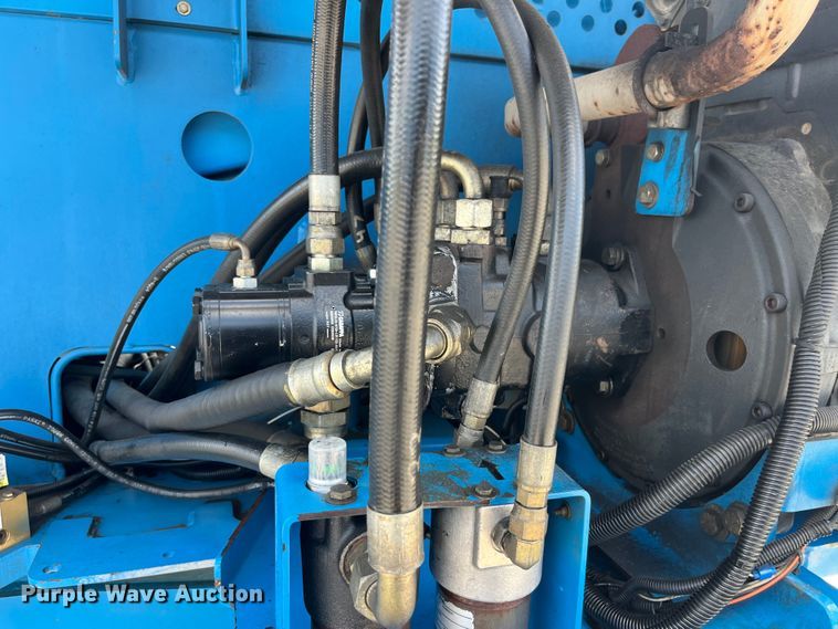 image for item LD9489 2005 Genie S-60 boom lift