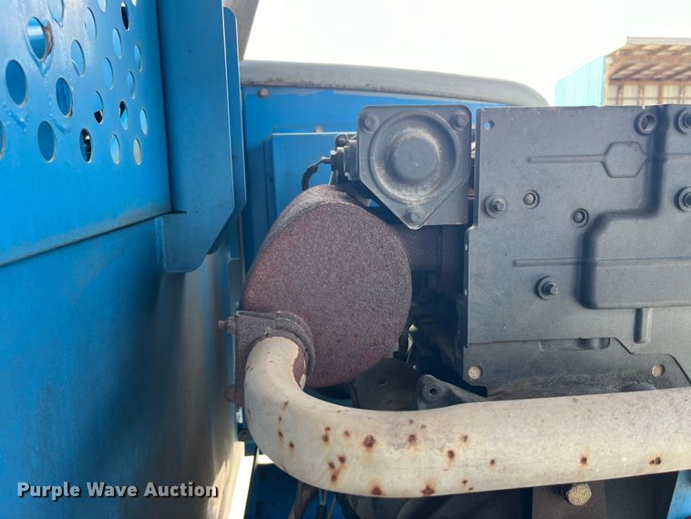 image for item LD9489 2005 Genie S-60 boom lift