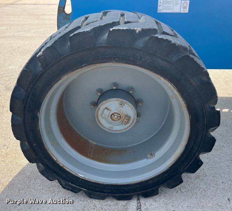 image for item LD9489 2005 Genie S-60 boom lift