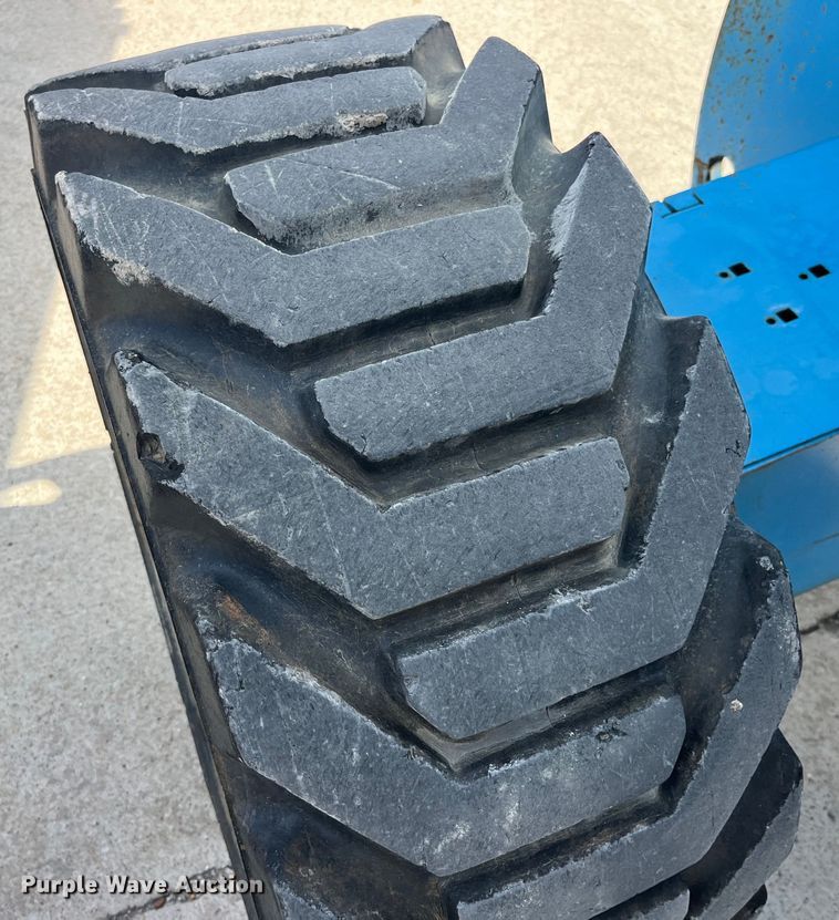 image for item LD9489 2005 Genie S-60 boom lift