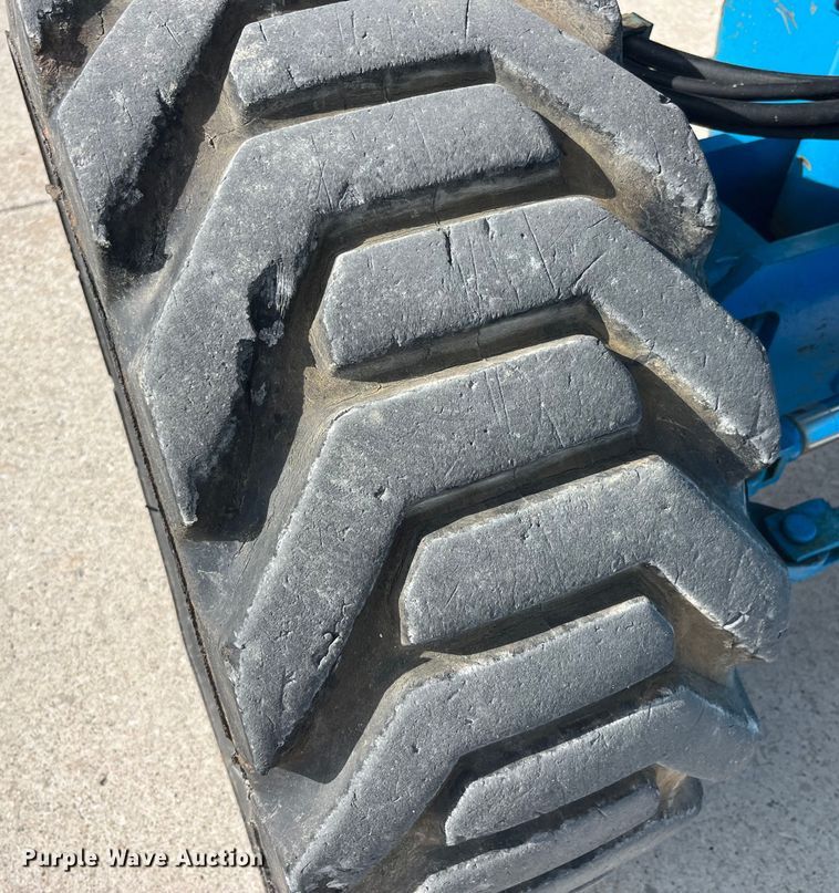 image for item LD9489 2005 Genie S-60 boom lift