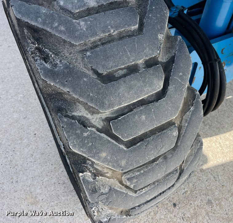 image for item LD9489 2005 Genie S-60 boom lift