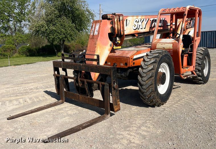 image for item LD9499 2003 Sky Trak 8042 telehandler