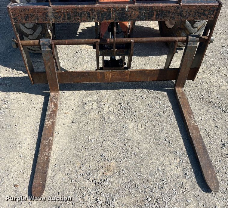 image for item LD9499 2003 Sky Trak 8042 telehandler