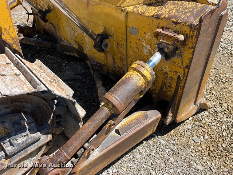 image for item LD9504 1996 Komatsu  D65EX-12 dozer