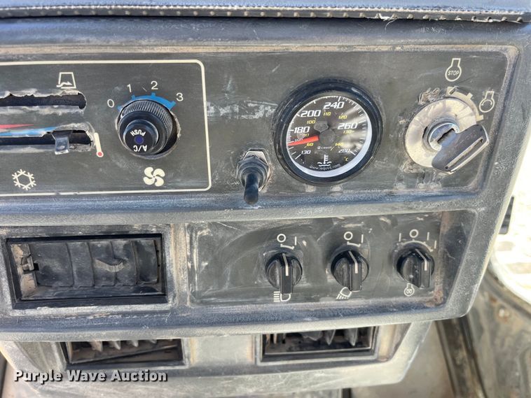 image for item LD9504 1996 Komatsu  D65EX-12 dozer