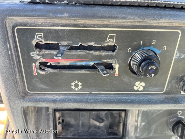 image for item LD9504 1996 Komatsu  D65EX-12 dozer