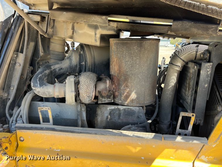 image for item LD9504 1996 Komatsu  D65EX-12 dozer