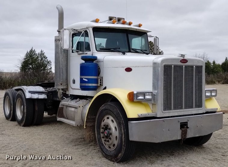 image for item LO9001 2000 Peterbilt 379 semi truck
