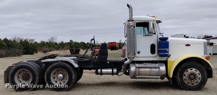image for item LO9001 2000 Peterbilt 379 semi truck