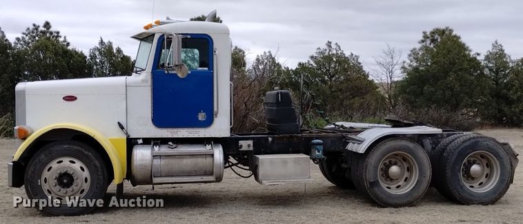 image for item LO9001 2000 Peterbilt 379 semi truck