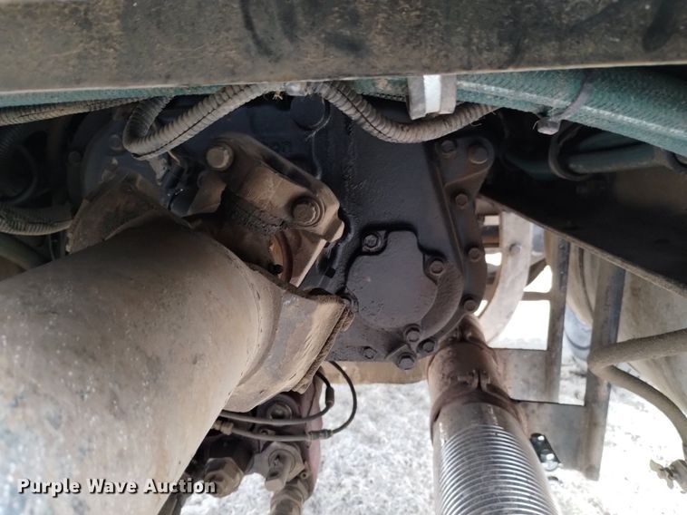 image for item LO9001 2000 Peterbilt 379 semi truck