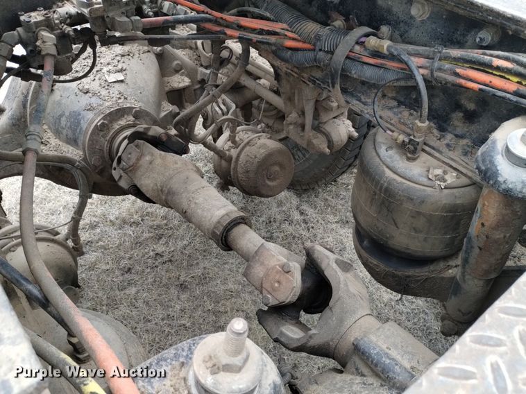 image for item LO9001 2000 Peterbilt 379 semi truck