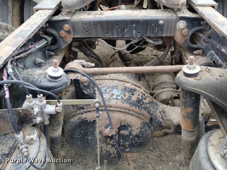 image for item LO9001 2000 Peterbilt 379 semi truck