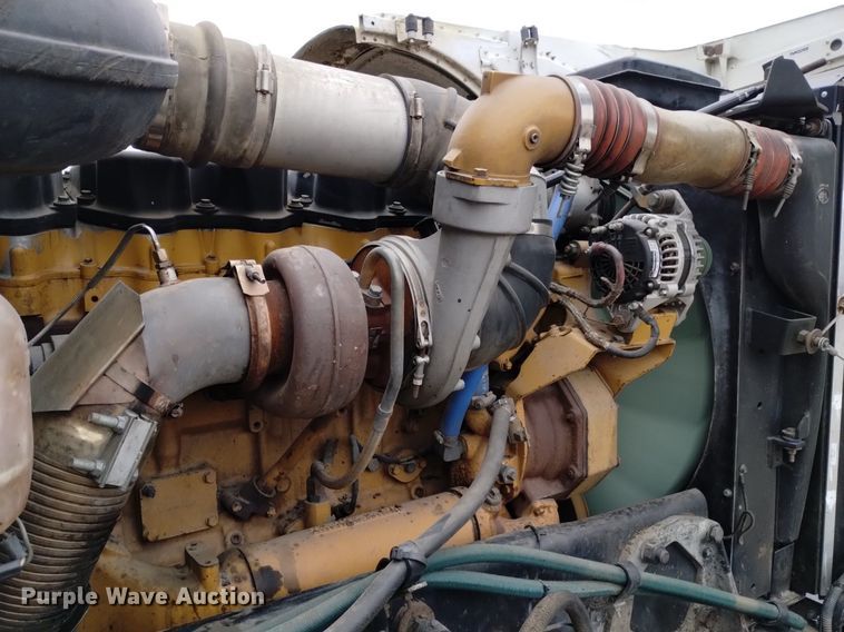 image for item LO9001 2000 Peterbilt 379 semi truck