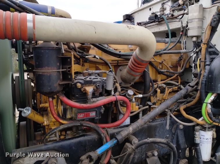 image for item LO9001 2000 Peterbilt 379 semi truck