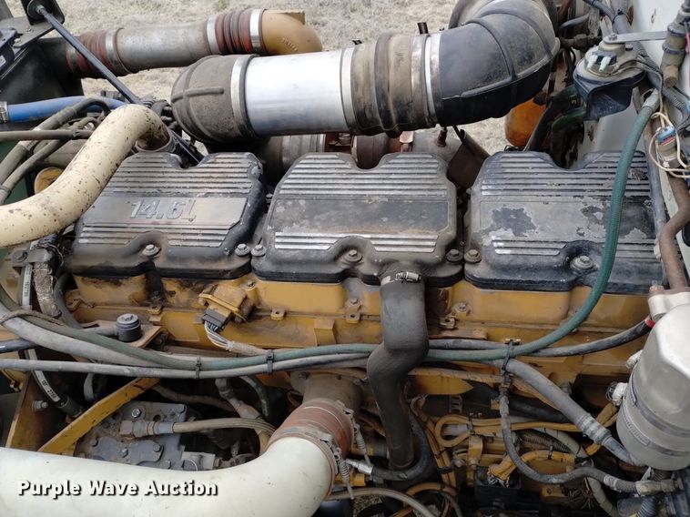 image for item LO9001 2000 Peterbilt 379 semi truck