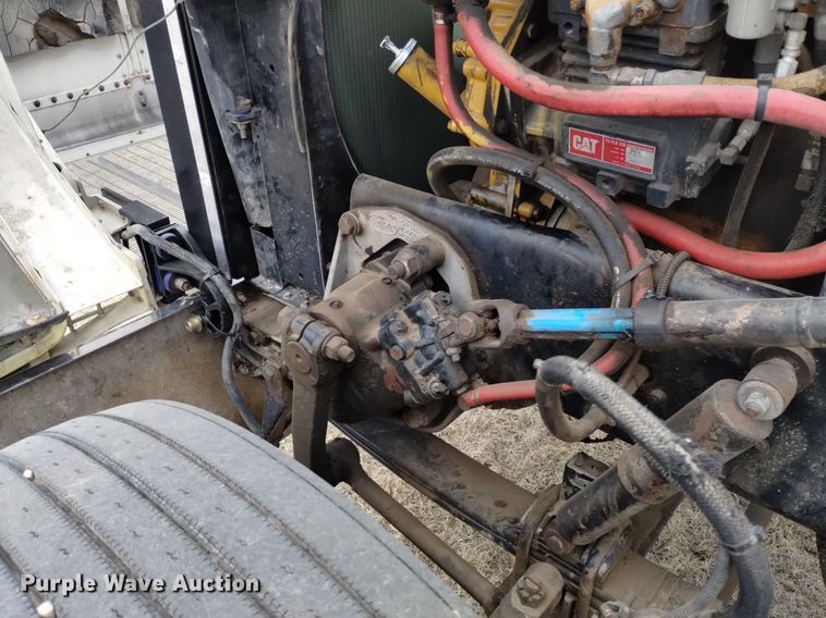 image for item LO9001 2000 Peterbilt 379 semi truck