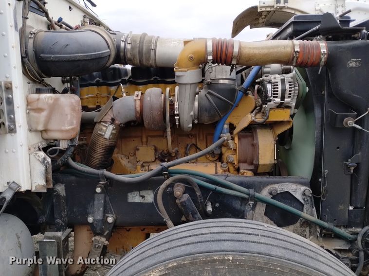 image for item LO9001 2000 Peterbilt 379 semi truck