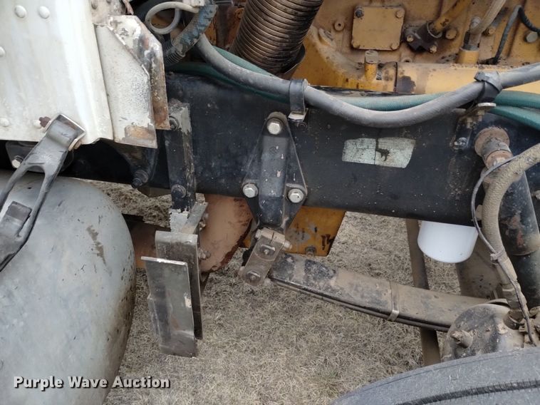 image for item LO9001 2000 Peterbilt 379 semi truck