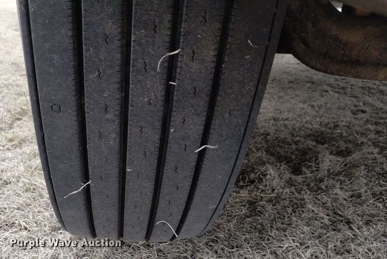 image for item LO9001 2000 Peterbilt 379 semi truck