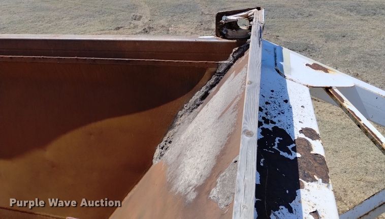 image for item LO9025 2015 Manac 4B240A200 bottom dump trailer