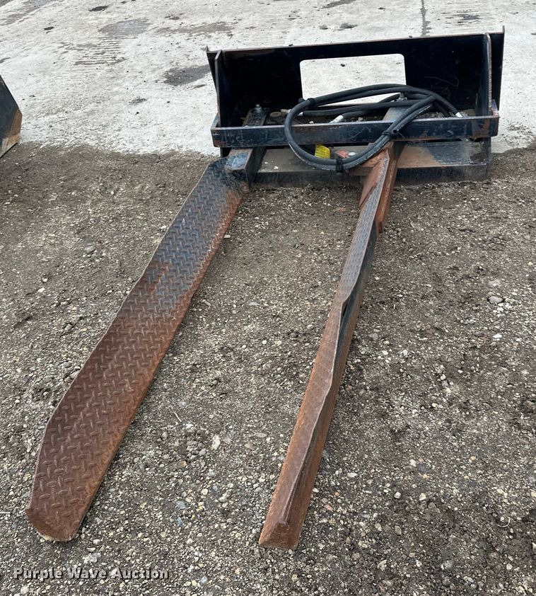 image for item LR9304 Skid steer nursery jaw