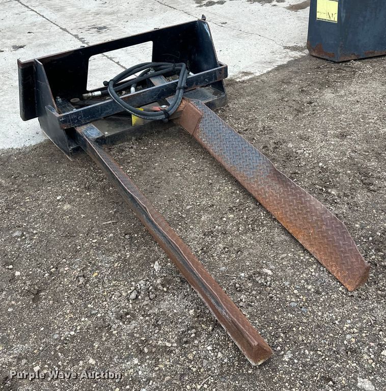 image for item LR9304 Skid steer nursery jaw