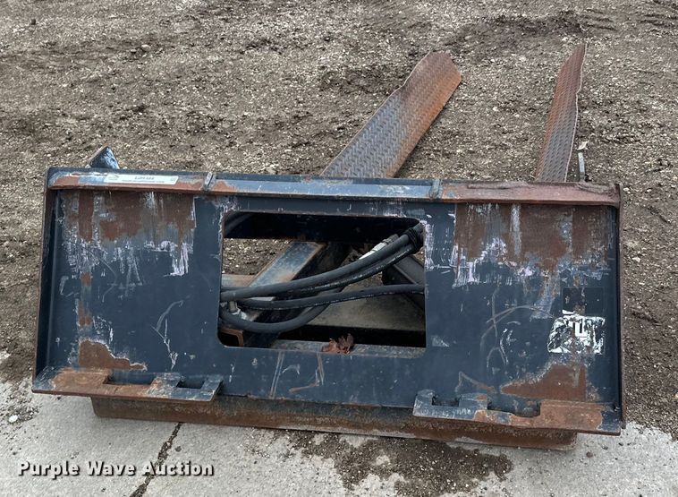 image for item LR9304 Skid steer nursery jaw