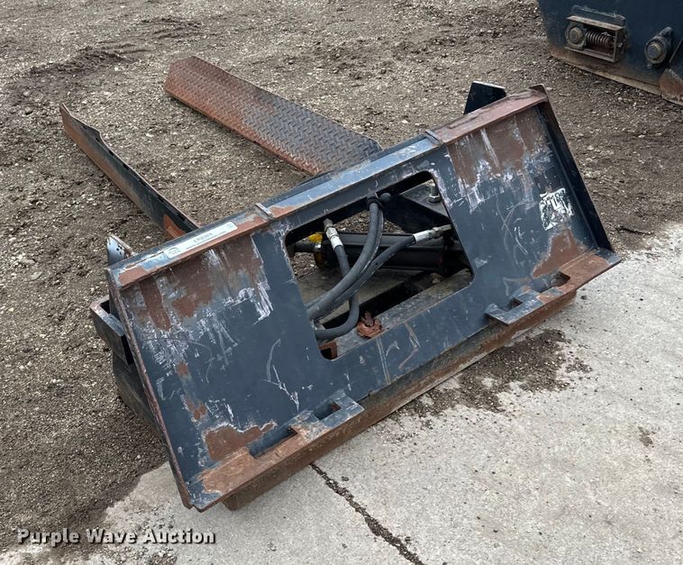 image for item LR9304 Skid steer nursery jaw