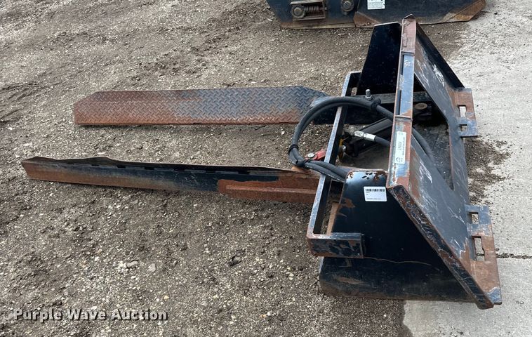 image for item LR9304 Skid steer nursery jaw