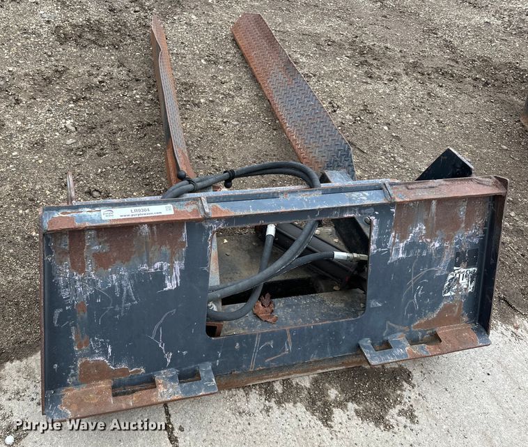 image for item LR9304 Skid steer nursery jaw