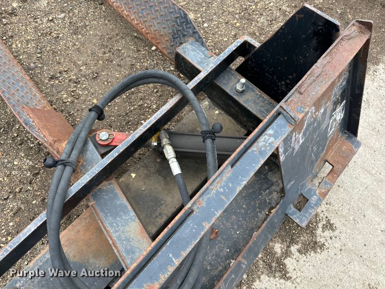 image for item LR9304 Skid steer nursery jaw