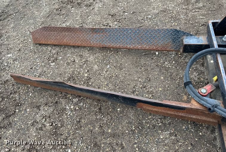 image for item LR9304 Skid steer nursery jaw