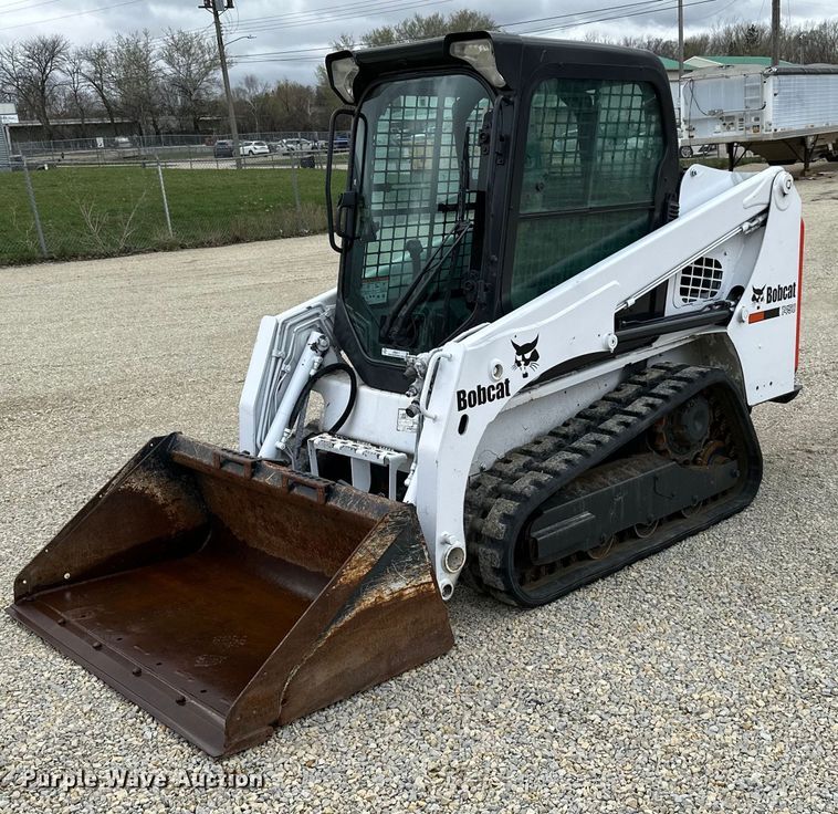 image for item LR9311 2017 Bobcat T450 skid steer loader