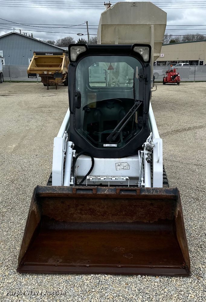 image for item LR9311 2017 Bobcat T450 skid steer loader