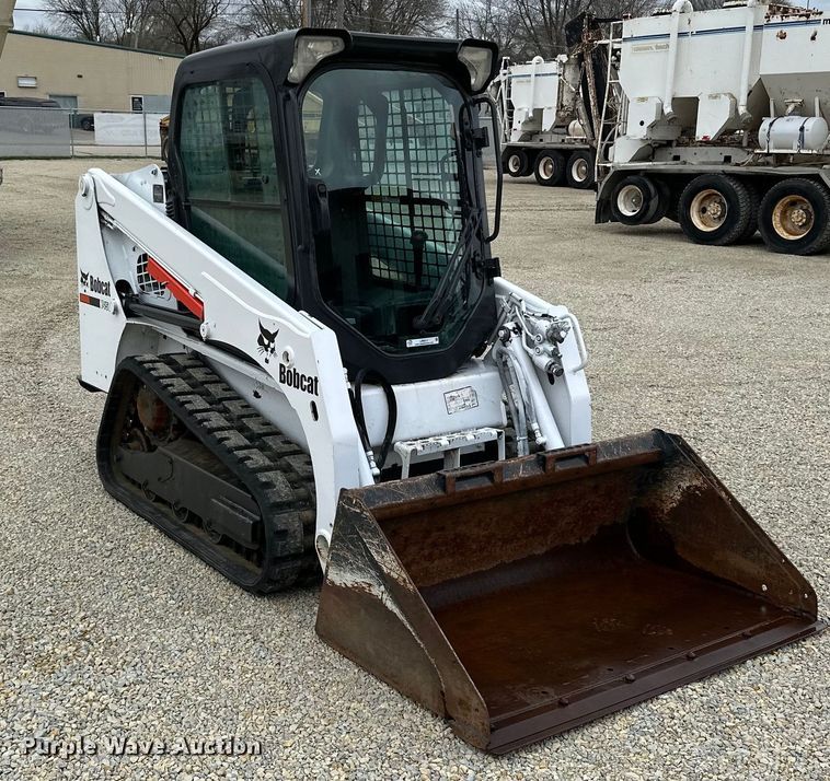 image for item LR9311 2017 Bobcat T450 skid steer loader