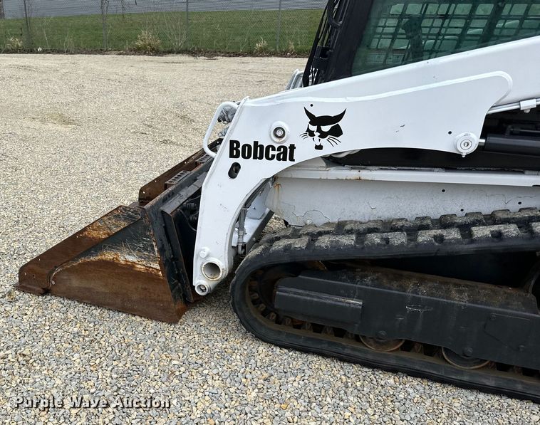 image for item LR9311 2017 Bobcat T450 skid steer loader