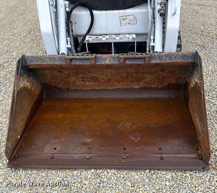 image for item LR9311 2017 Bobcat T450 skid steer loader