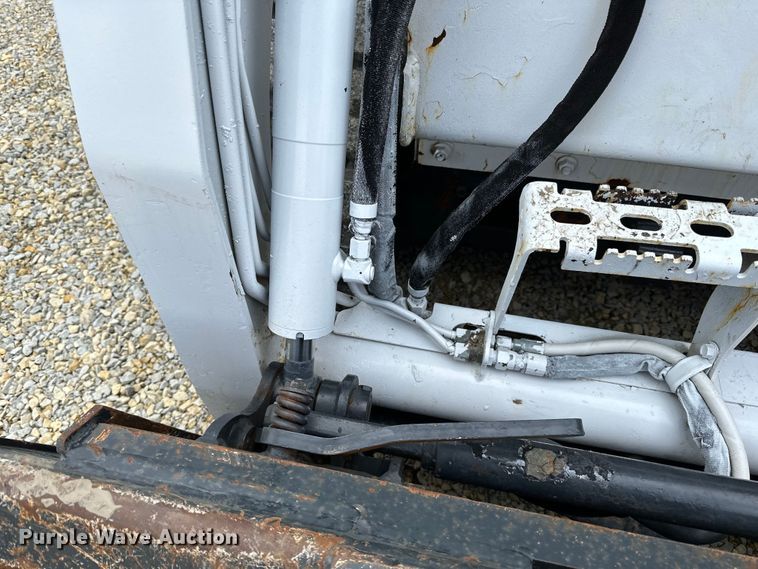 image for item LR9311 2017 Bobcat T450 skid steer loader