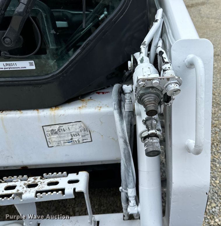 image for item LR9311 2017 Bobcat T450 skid steer loader
