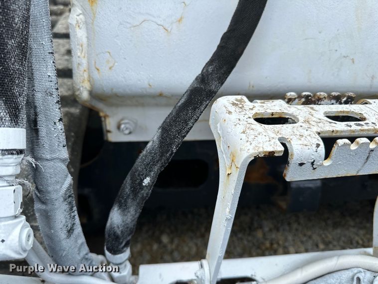 image for item LR9311 2017 Bobcat T450 skid steer loader