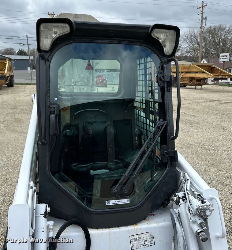 image for item LR9311 2017 Bobcat T450 skid steer loader