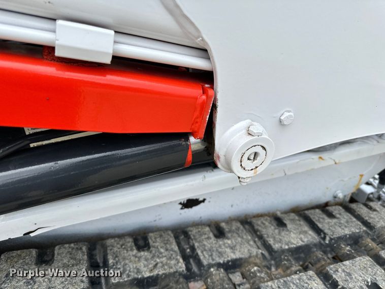 image for item LR9311 2017 Bobcat T450 skid steer loader