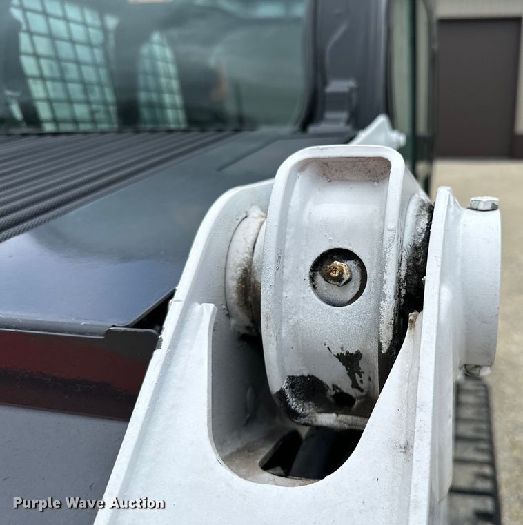 image for item LR9311 2017 Bobcat T450 skid steer loader