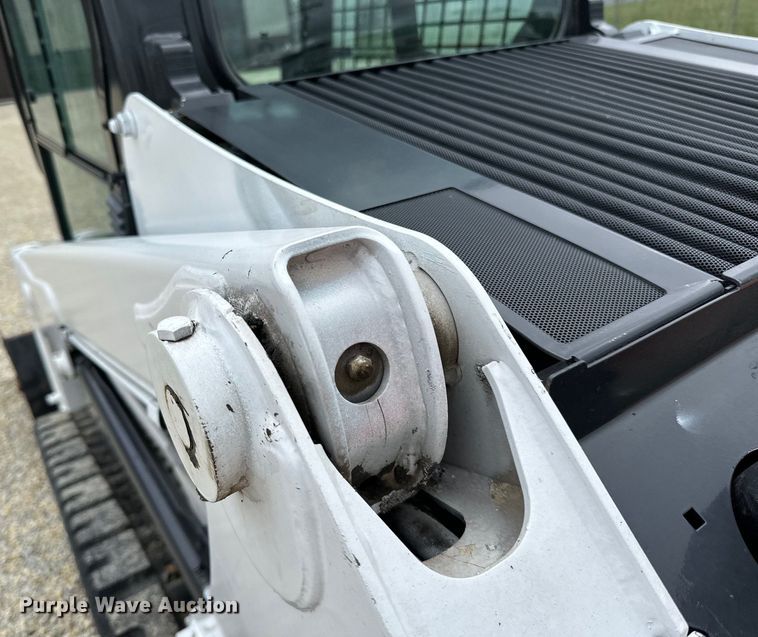 image for item LR9311 2017 Bobcat T450 skid steer loader