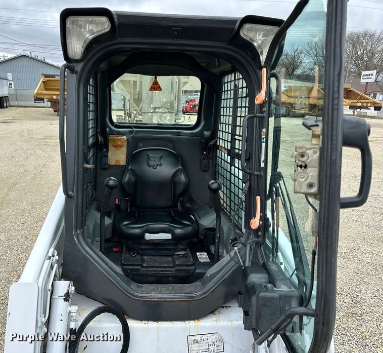 image for item LR9311 2017 Bobcat T450 skid steer loader
