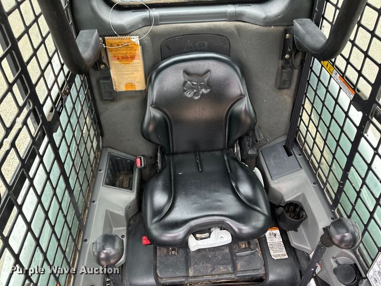 image for item LR9311 2017 Bobcat T450 skid steer loader
